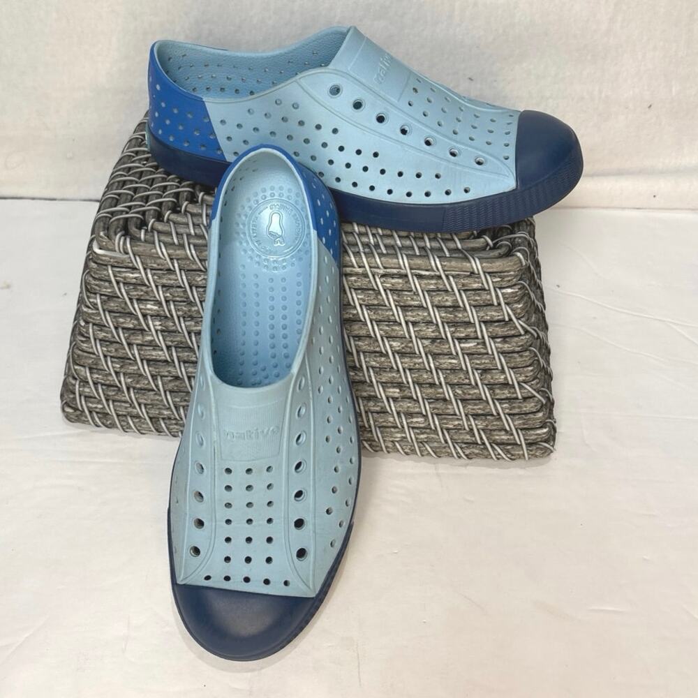 Native Jefferson Tri-Colored Blue Size J5